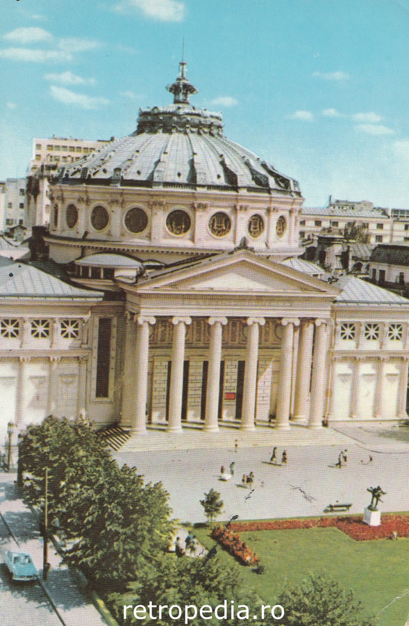 Ateneul Român București 1962 mașină epocă și piața cu flori
