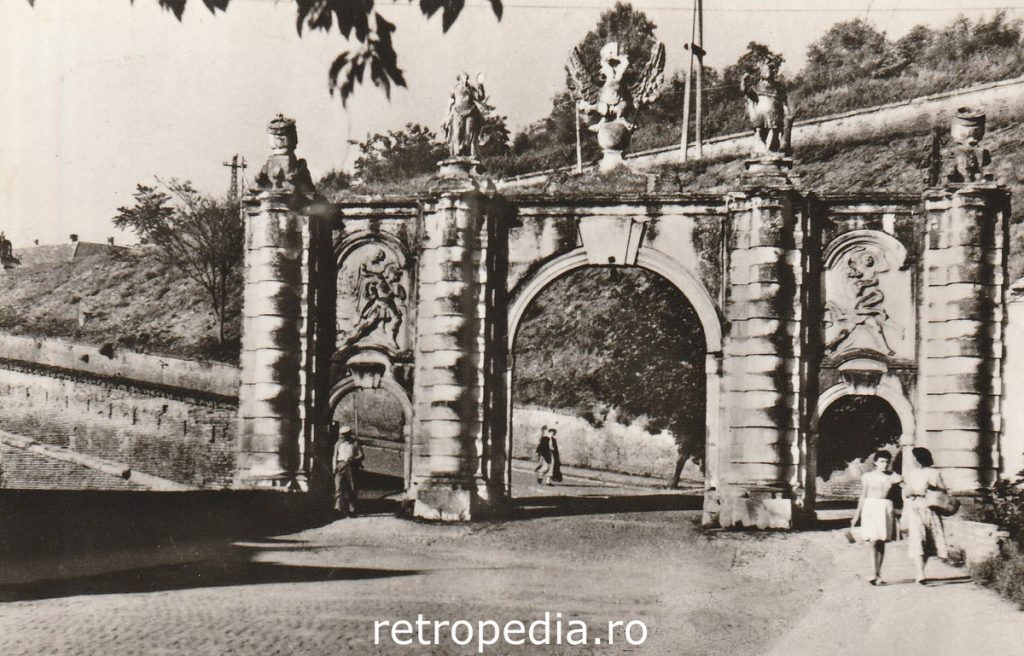 Poarta a III-a Cetatea Alba Carolina Alba Iulia 1966 fotografie alb-negru