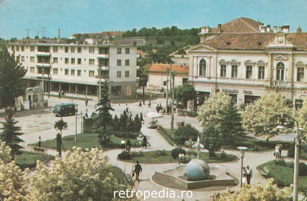 Alba Iulia 1967 centru oraș fântână arteziană monument modernist