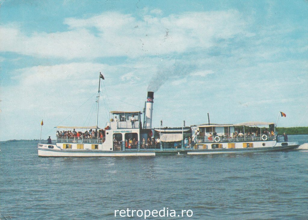 Navă de pasageri pe Dunăre în excursie spre Brăila 1966, fata