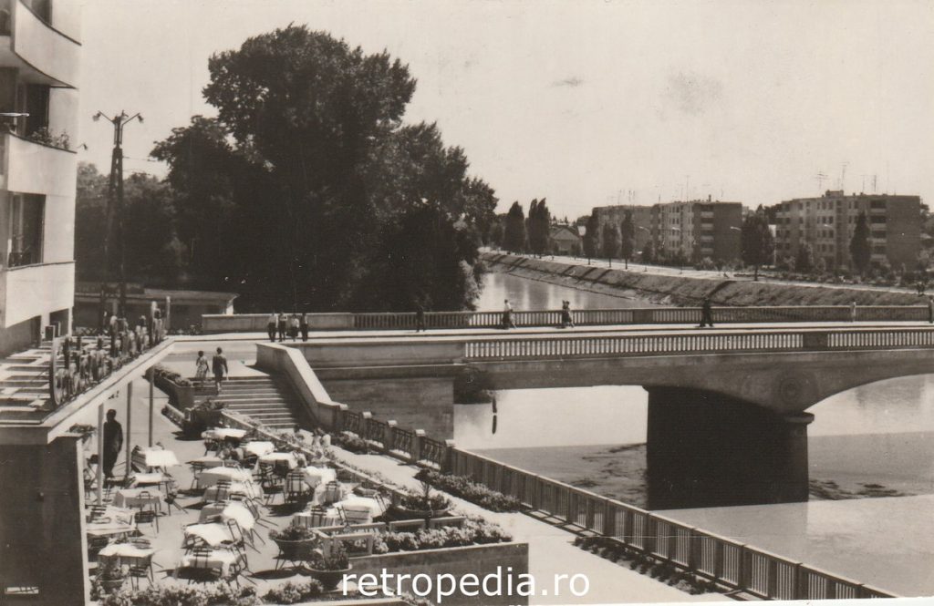 Bulevard central și blocuri noi Oradea 1968 perspectivă urbană, fata