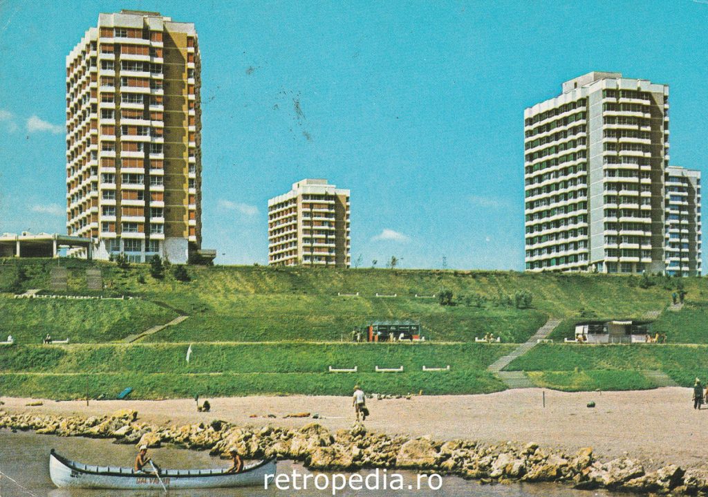 Complexul hotelier modernist Amfiteatru Panoramic din stațiunea Olimp în 1973,fata 