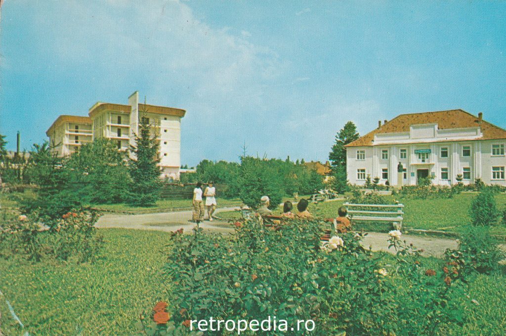 Vedere generală din zona de promenadă a stațiunii Covasna în anul 1975, fata