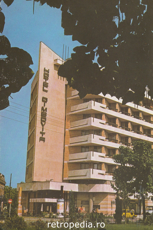 Arhitectura modernistă a Hotelului Dâmbovița din Târgoviște în anul 1974,fata