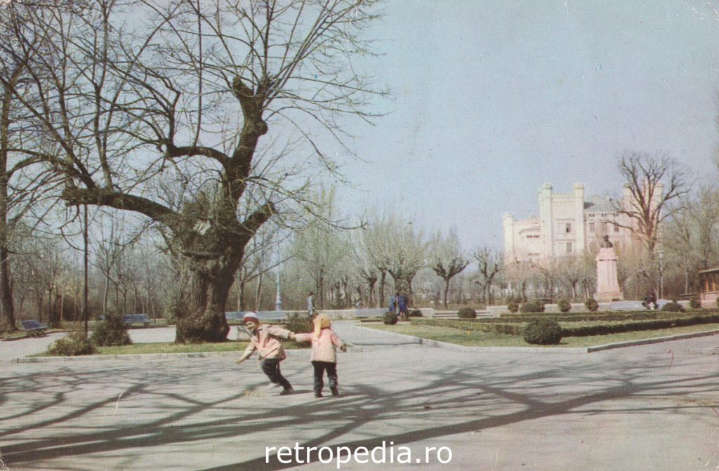Istoricul Tei al lui Mihai Eminescu din Grădina Copou Iași în anul 1969